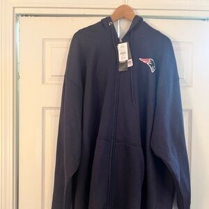 New men’s 5 XL ￼
Patriots hooded zip up front sweatshirt from a smoke free home